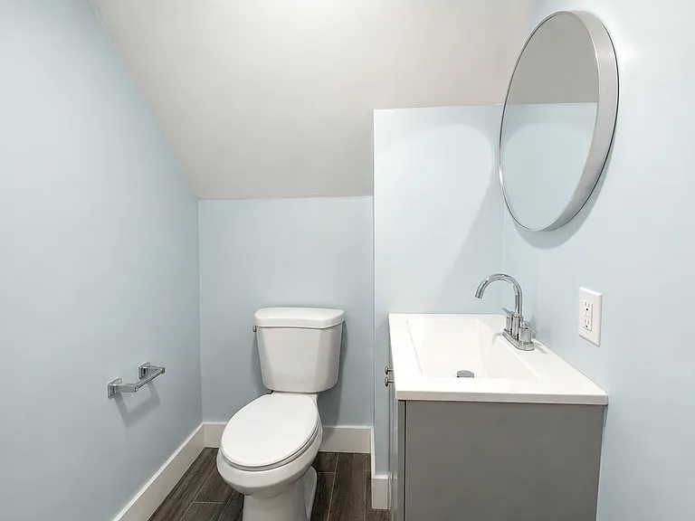 31 Adrian St — Photo 16