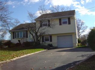 424 Seneca Ave, Middlesex, NJ 08846