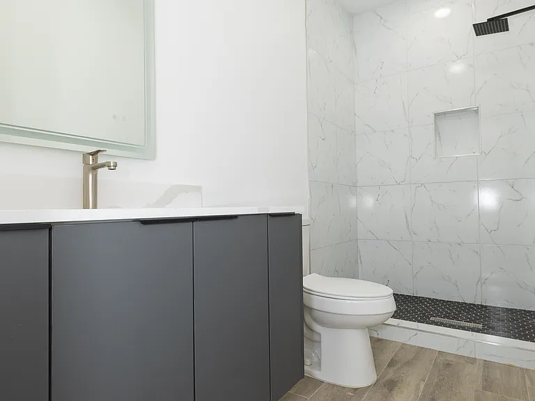423 W Schunior St #1 — Photo 13