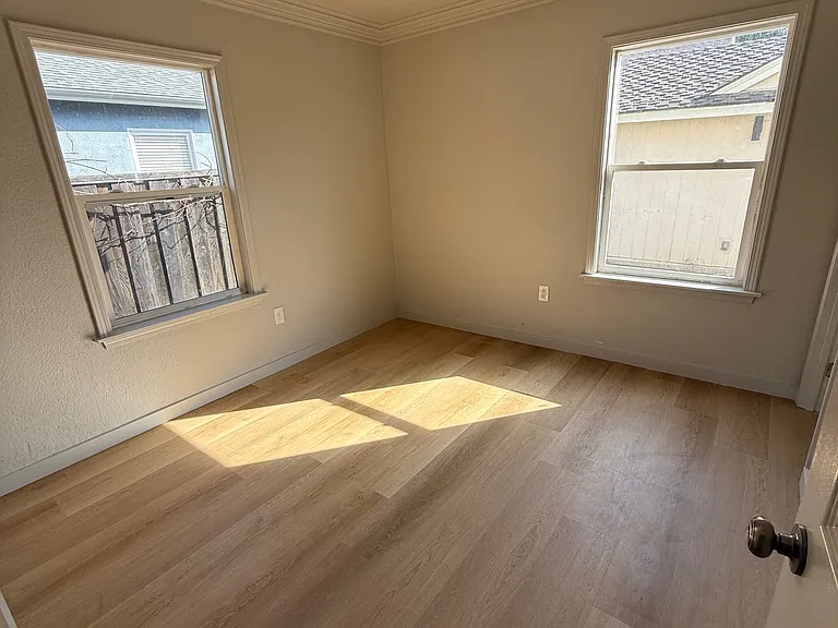 2635 Alhambra Ave — Photo 7