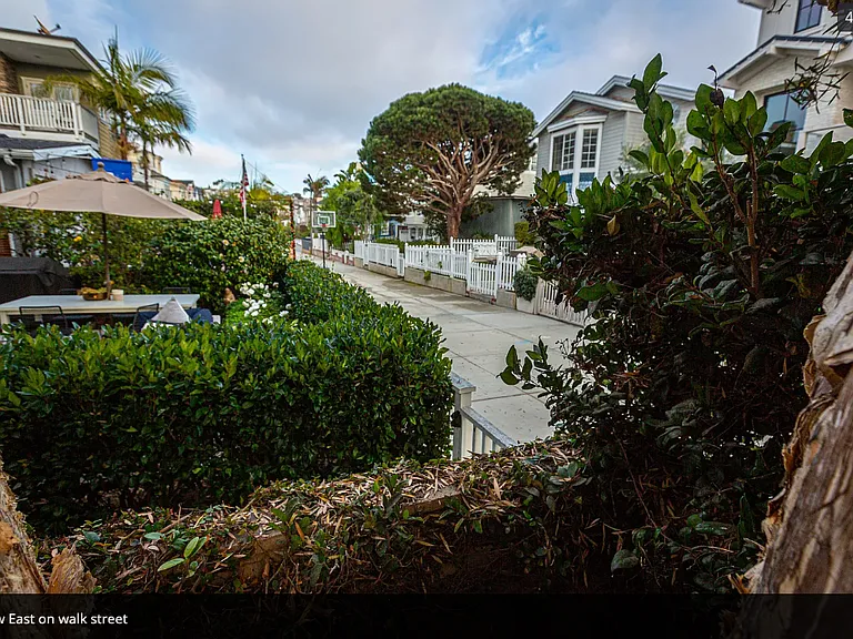 317 7th St — Photo 3