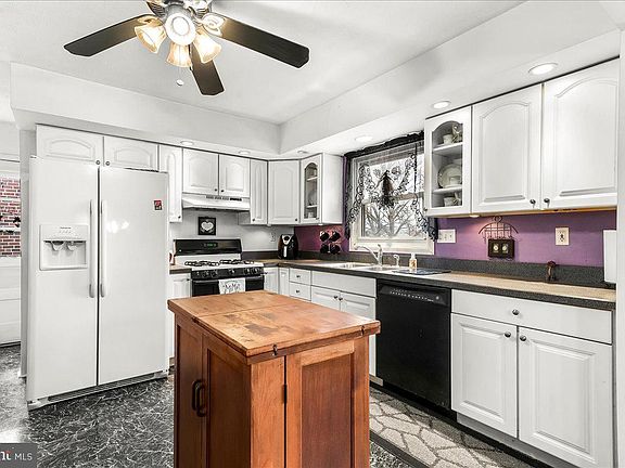 3rd image of 218 Riverview Ave