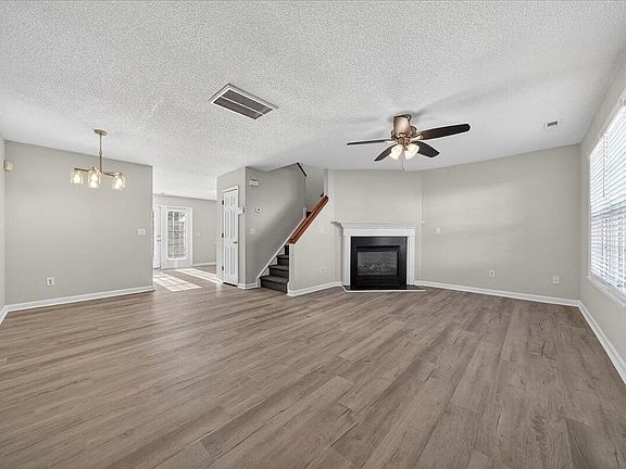 3rd image of 2604 Dwight Pl