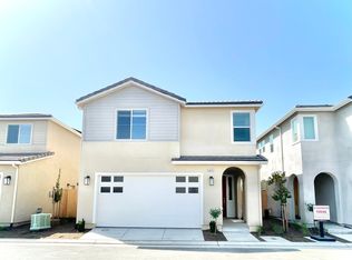 548 Pioneer Ln, Clovis, CA 93619