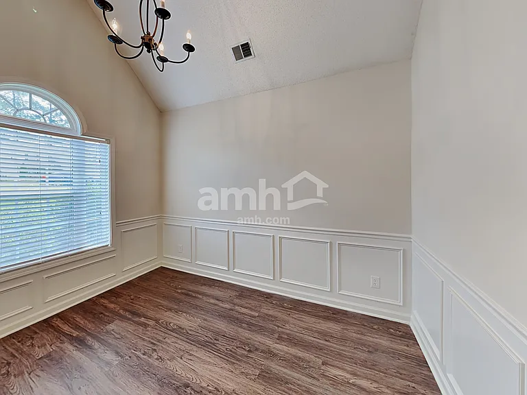 1759 Maxey Ln — Photo 5
