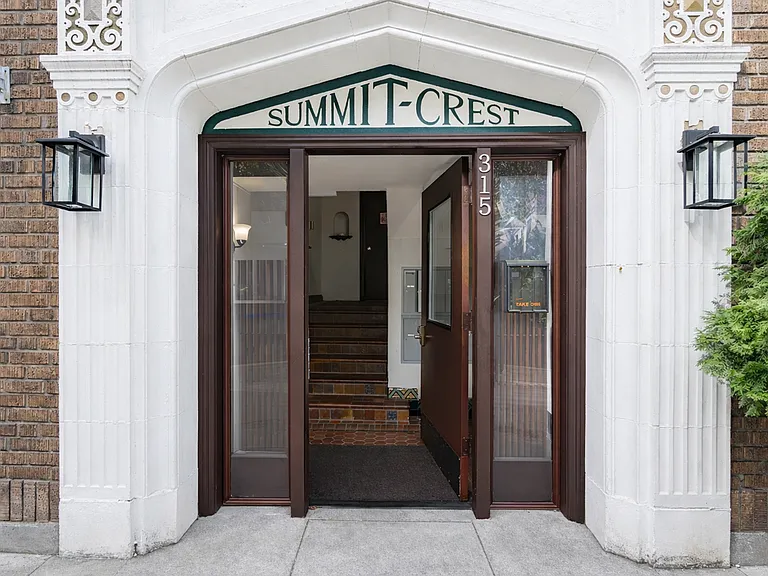 Summit Crest — Photo 2