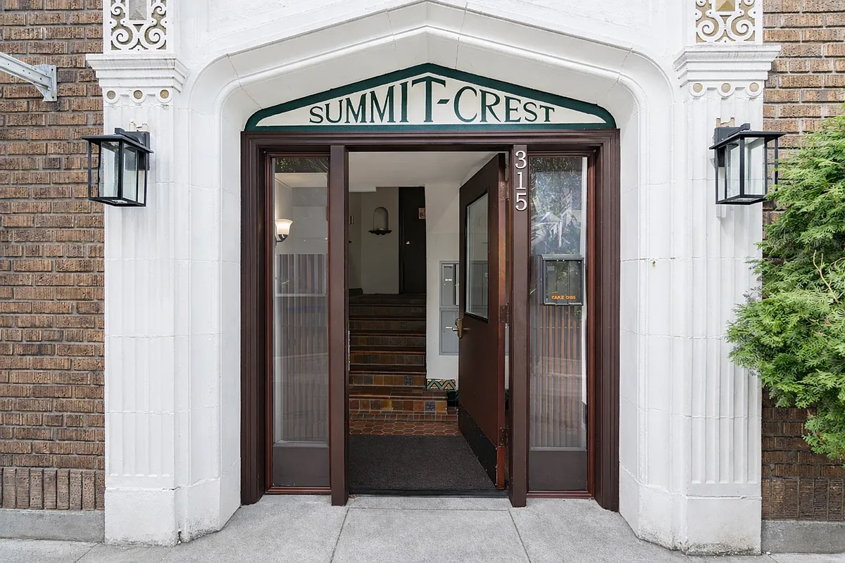 Building Photo - Summit Crest