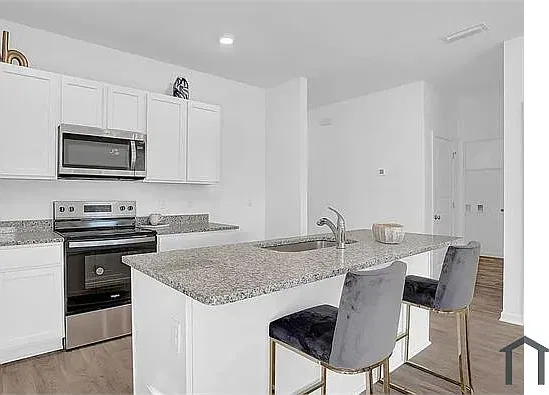 3 bed, 1281 sqft, $1,950 — Photo 4