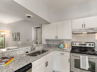 6111 Sunpointe Dr APT 101, Raleigh, NC 27606