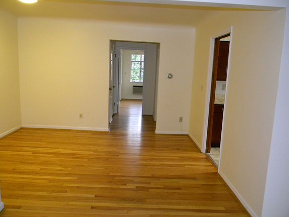 5th image of 6011 Woodford Ct APT 4
