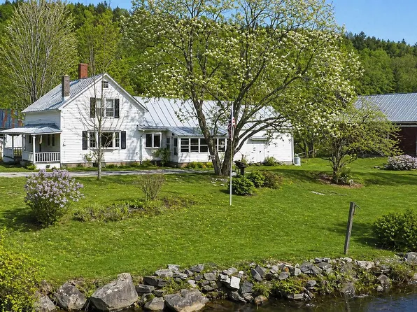 12 Harts Rd, Topsham, VT 05076