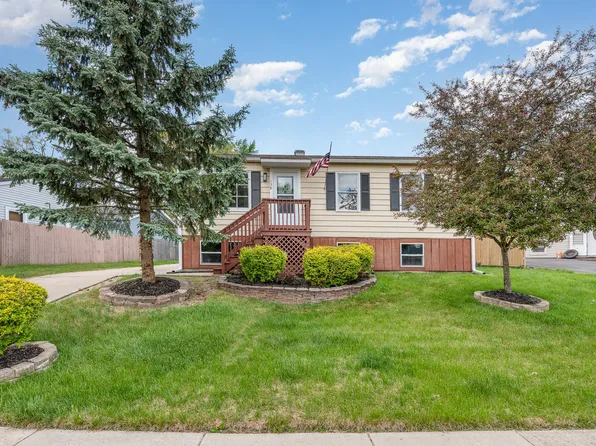 138 Cedar Cir, Streamwood, IL 60107