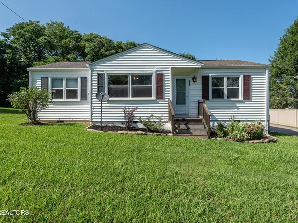 704 Pearson Springs Rd, Maryville, TN 37803