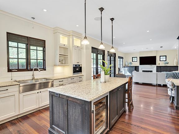 3rd image of 1807 Acadia Rd