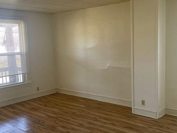 2nd image of 204 N Jackson St #2