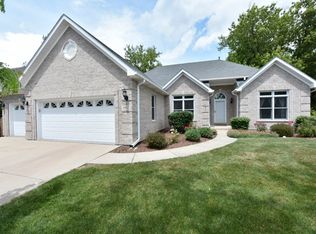 661 Wood Creek Dr, Antioch, IL 60002