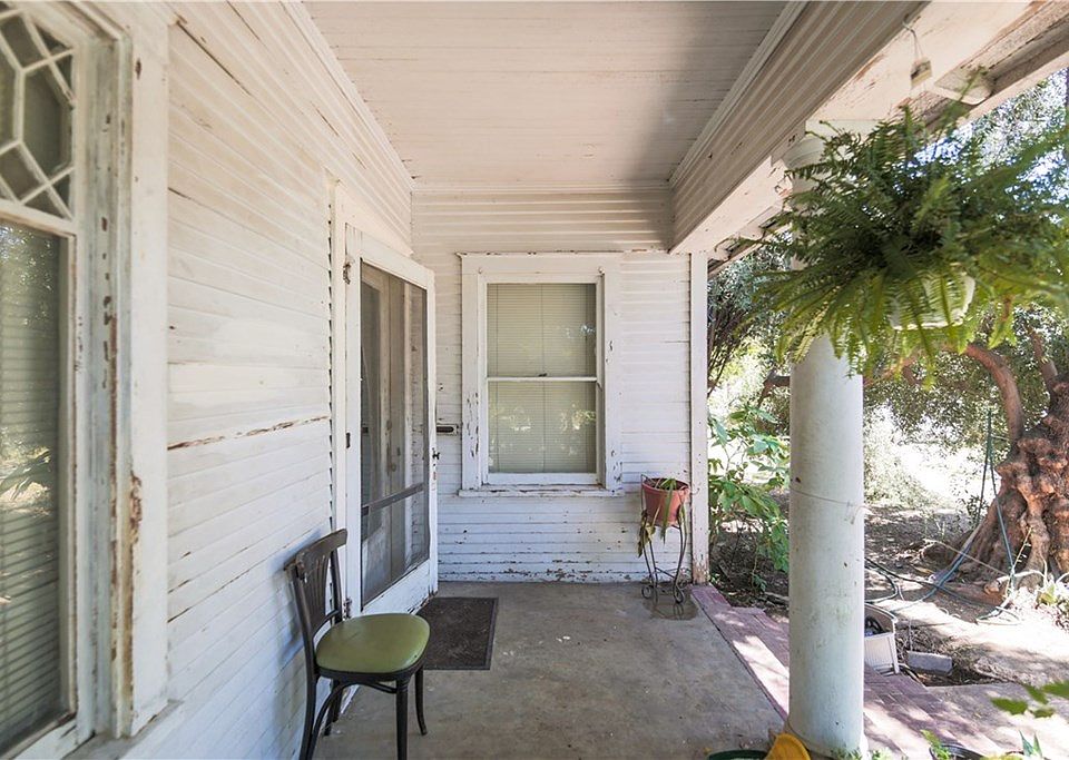 1st image of 301 E Fern Ave