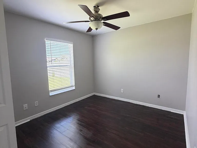 581 NW Goldcoast Ave — Photo 14