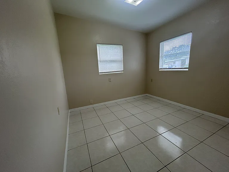 2401 Janet St — Photo 12