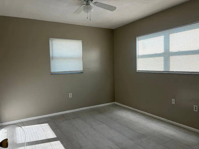 558 Briarwood Rd — Photo 10