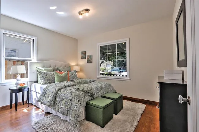 590 Hull Ave — Photo 1