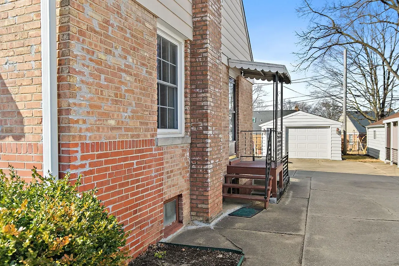 3 bed, 1162 sqft, $2,000 — Photo 3