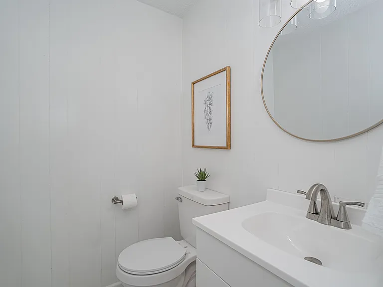 210 Adkins Cir — Photo 9