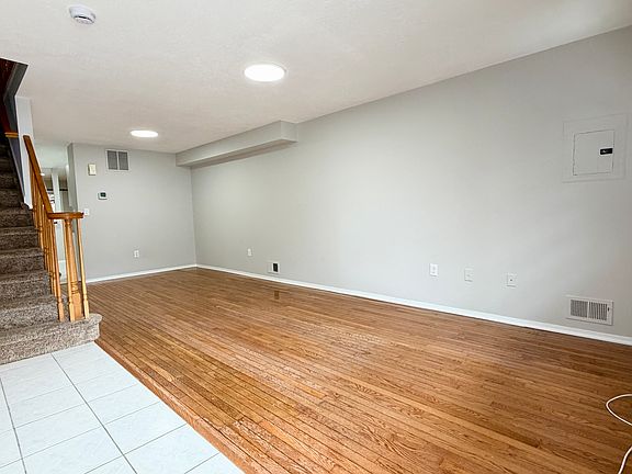 2nd image of 305B Tysens Ln Floor 2