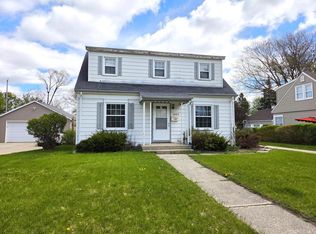 1043 Birchwood DRIVE, West Bend, WI 53095