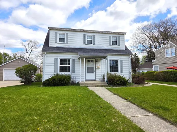 1043 Birchwood DRIVE, West Bend, WI 53095