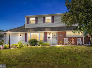 85 Cobalt Cross Rd, Levittown, PA 19057