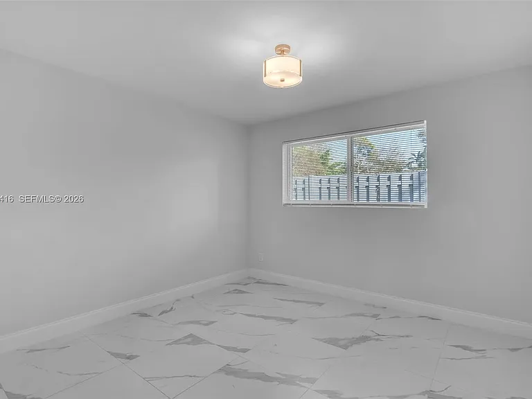 465 NW 11th St — Photo 30