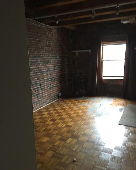 2nd image of 10 Commercial Wharf APT 406