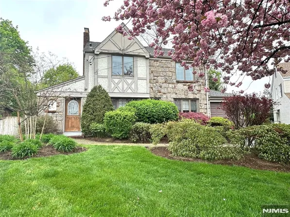 591 Clarendon Ct, River Edge, NJ 07661