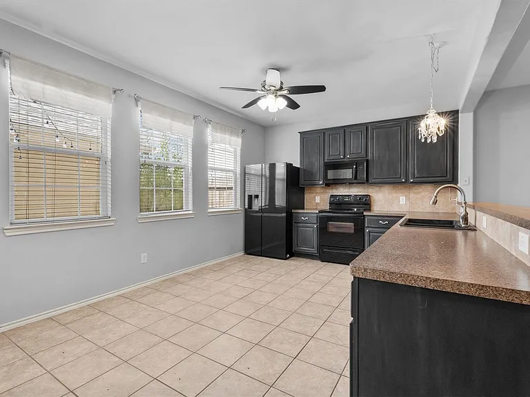 2131 Kemah Village Dr — Photo 13