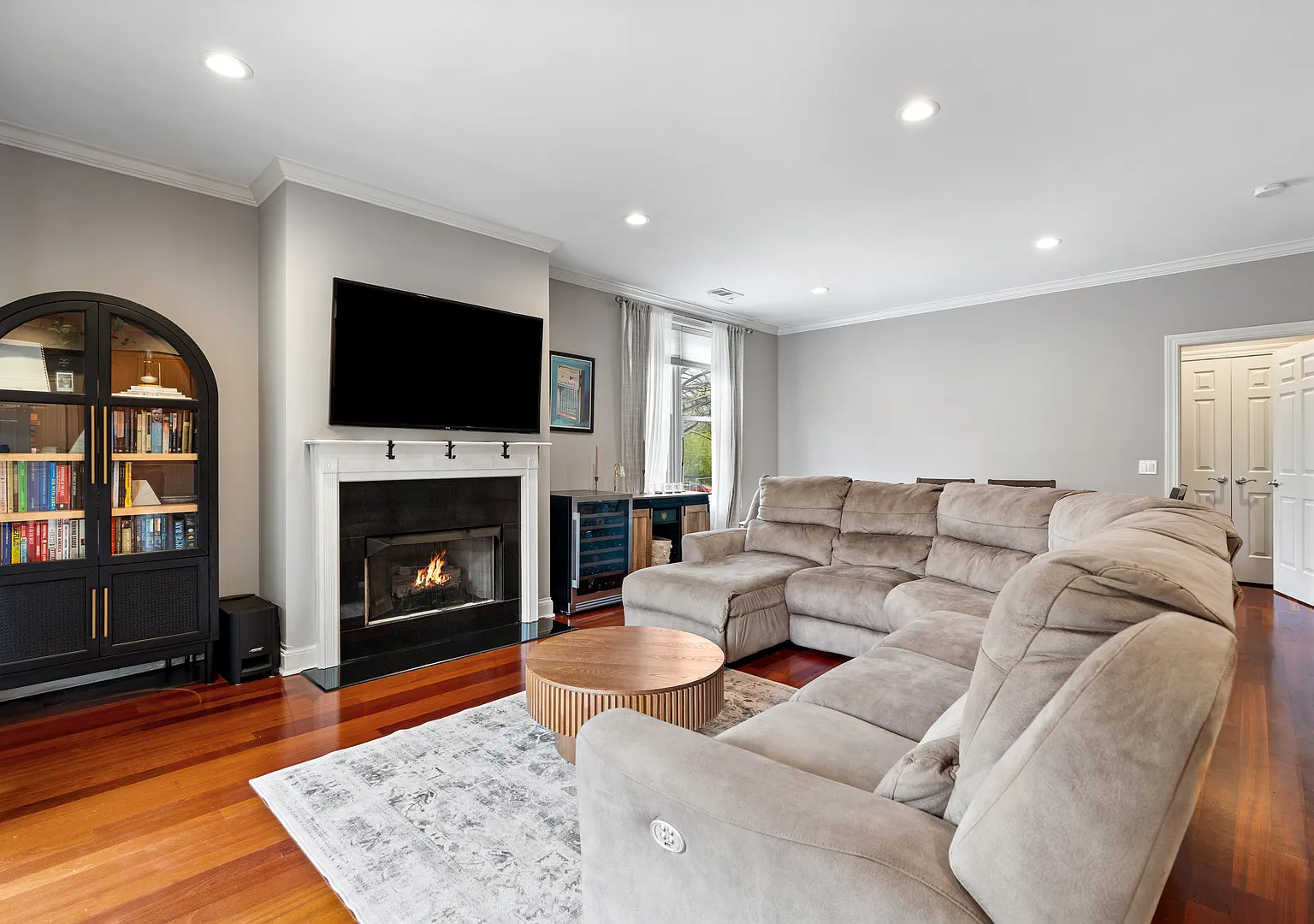 2 bed, 1400 sqft, $3,600 — Photo 3