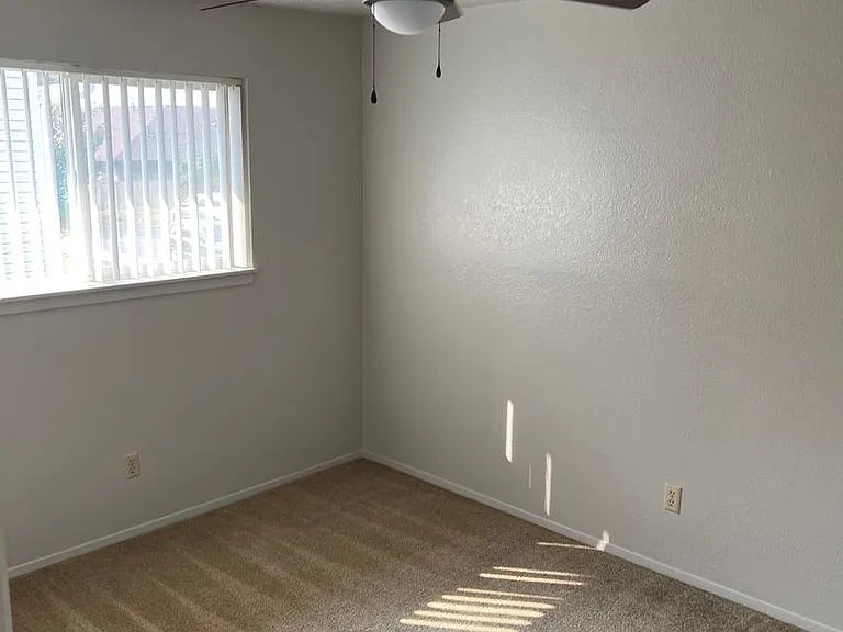 1220 S Juniper St — Photo 12