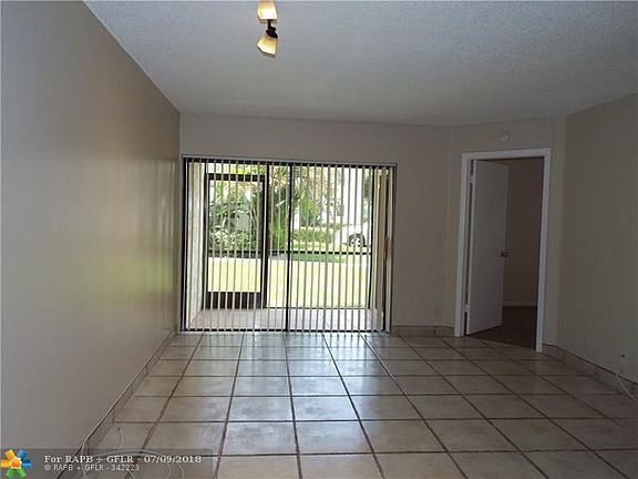 3rd image of 5521 Courtyard Dr