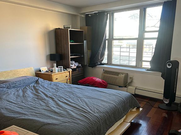 3rd image of 2124 Newtown Ave APT 2A