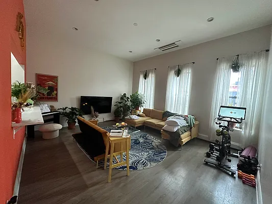 Rented by Standard Living Realty Inc | media 23