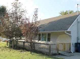 111 E Oak St, Stockton, MO 65785