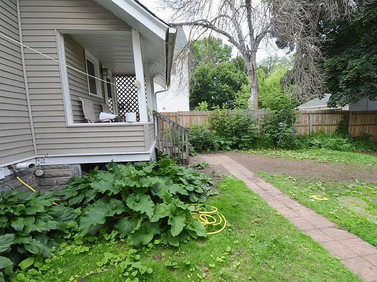 837 Center St W — Photo 14
