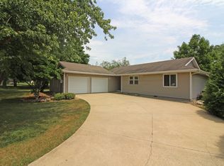 1114 S Spring Lake Rd, Mahomet, IL 61853