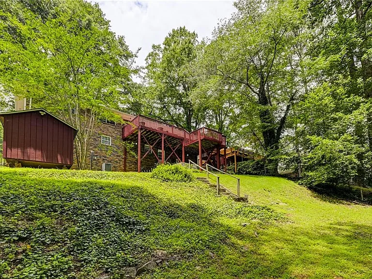 2423 Woodacres Rd NE — Photo 37