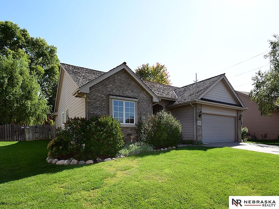1st image of 1011 S 159th Ave
