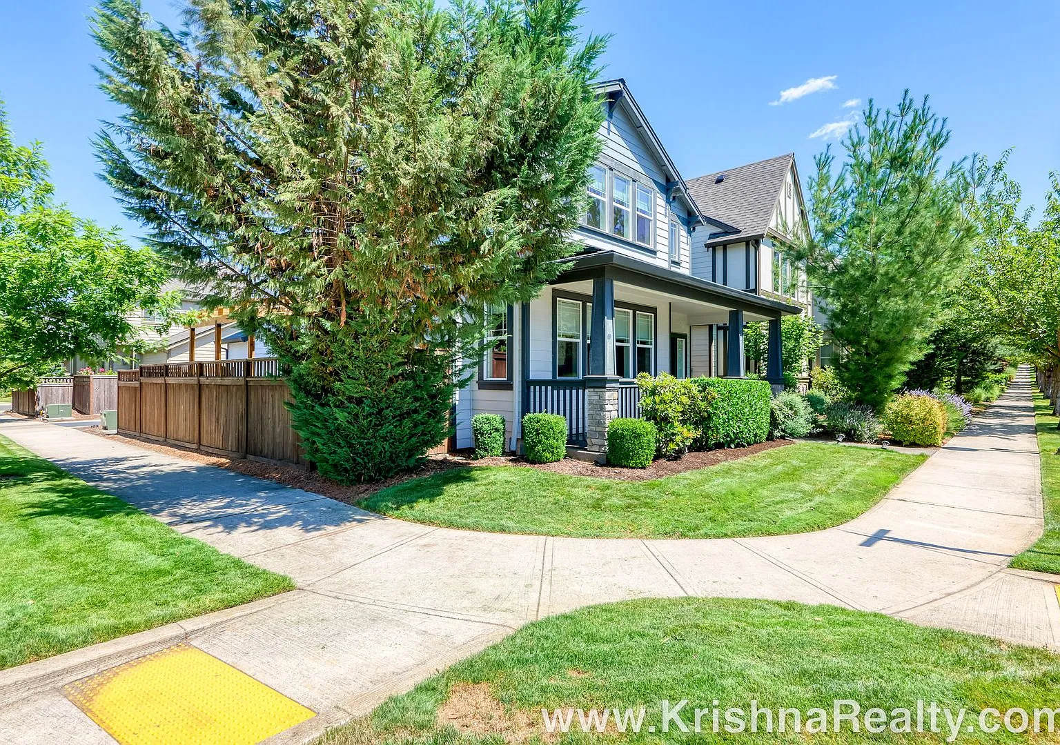 Gorgeous Corner-Lot Home | 4 BD | 2.5 BA | Single-Family Home in Bethany Creek Falls | Gym & Pool... — Photo 3