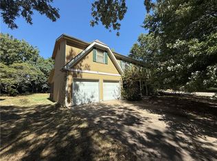 1101 Somerset Cir, Lawrence, KS 66049