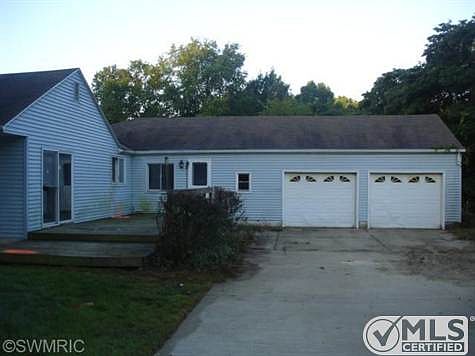 2nd image of 722 Lincoln Rd