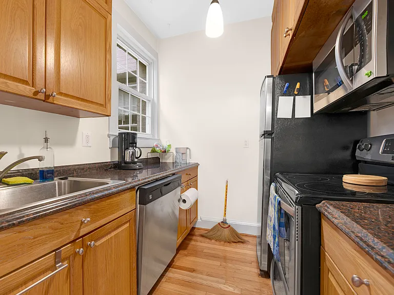1125 Maryland Ave NE #10 — Photo 3
