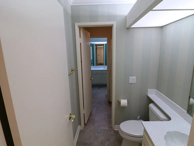 1050 Pacifica Dr — Photo 35